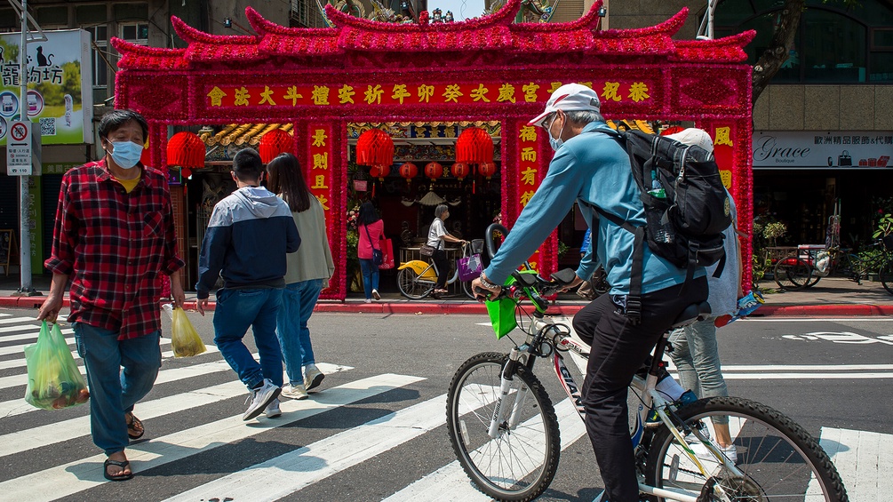 Straßenszene in Taipeh, Taiwan, Radfahrer