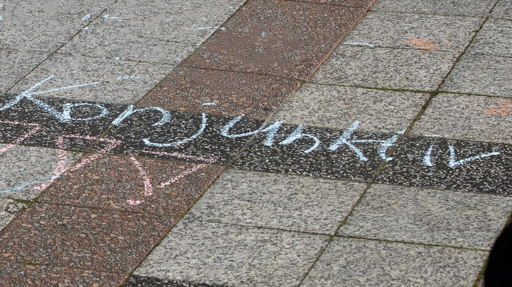 Konjunktiv steht mit Kreide auf den Boden geschrieben