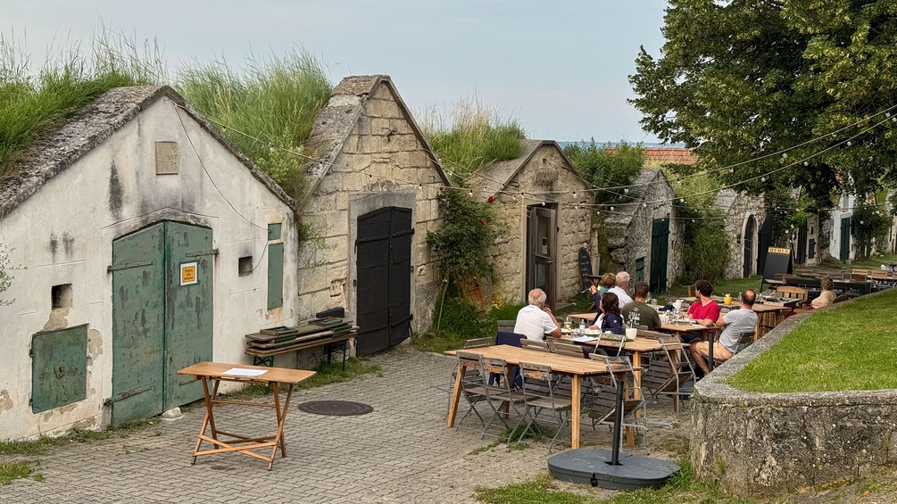Belebte Kellergasse