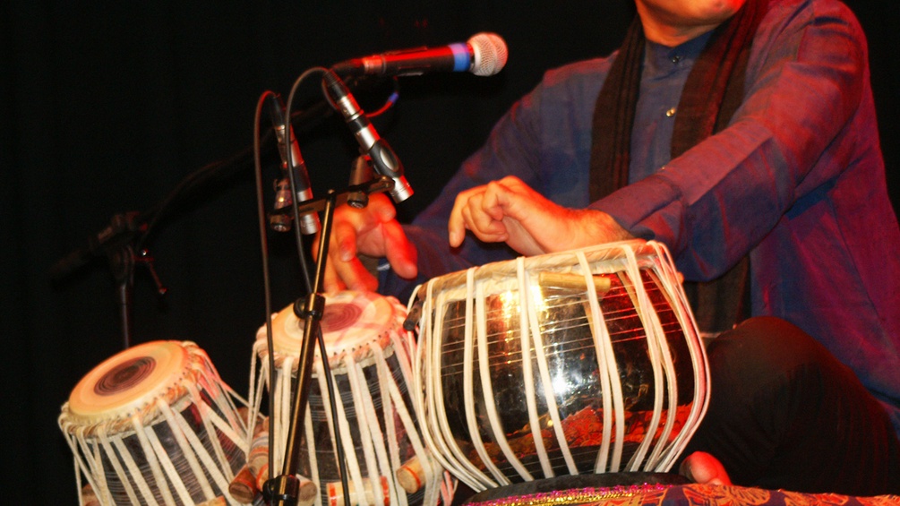 Trommeln von Jatinder Takur