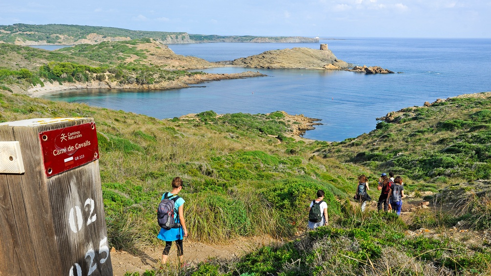 PICTUREDESK.COM/LOOKPHOTOS/CHRISTIAN GOUPI Camí de Cavalls auf Menorca