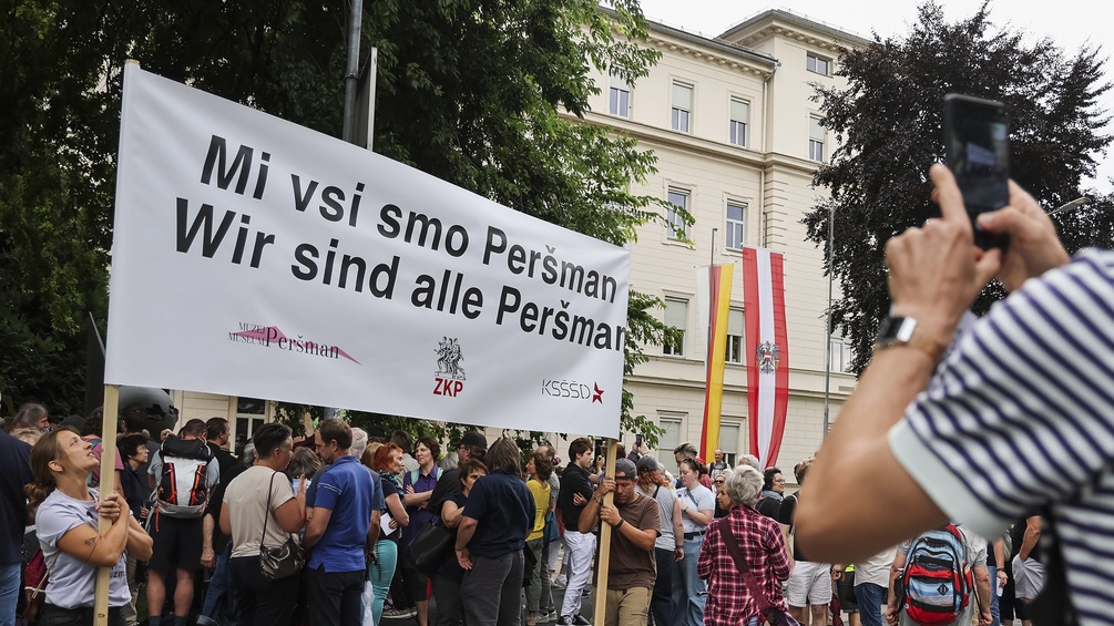 APA/WOLFGANG JANNACH Demonstration unter dem Titel "Volle Aufklärung des Einsatzes von Sonntag, 27. Juli 2025 am Persmanhof"