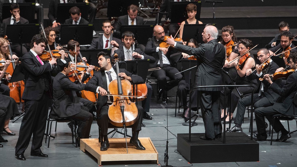 Michael Barenboim (Violine), Kian Soltani (Violoncello), Daniel Barenboim (Dirigent), West-Eastern Divan 