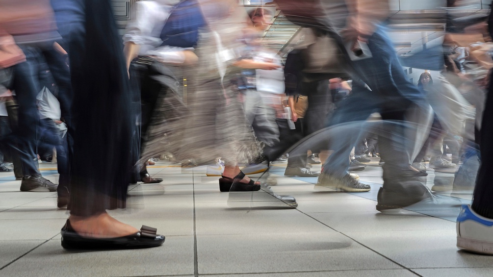Passant:innen, Menschen auf dem Weg in die Arbeit