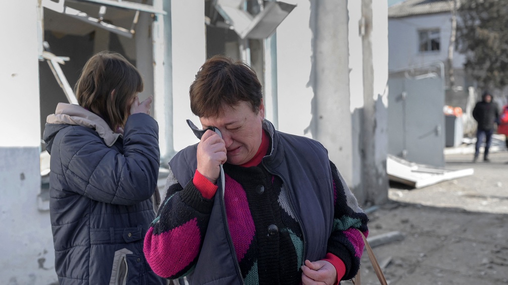 Weinende Frau in der südlichen Ukraine