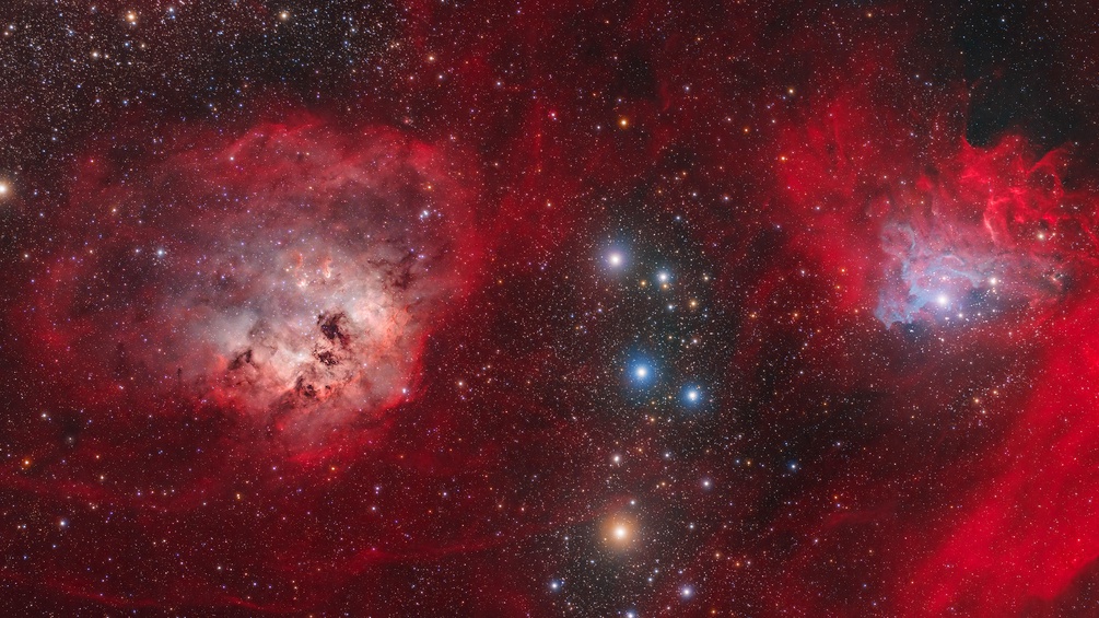 Kaulquappen-Nebel und Flaming Star Nebel (Flammender-Stern-Nebel) Deep-Sky-Weitwinkelaufnahme zeigt zwei prominente Emissionsnebelkomplexe im Sternbild Fuhrmann.