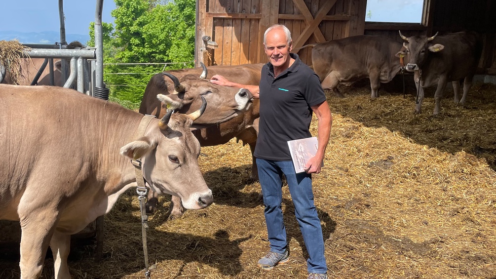 ORF/LOTHAR BODINGBAUER Braunvieh mit Besitzer