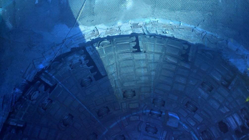 Ein blaues Bild von einem Tunnel