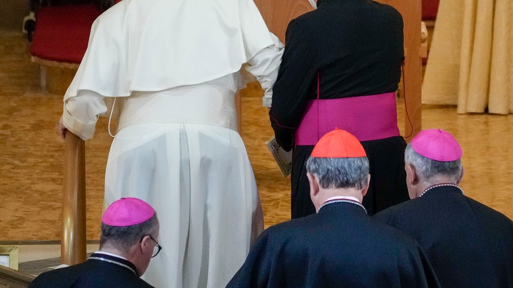 Papst und Bischöfe