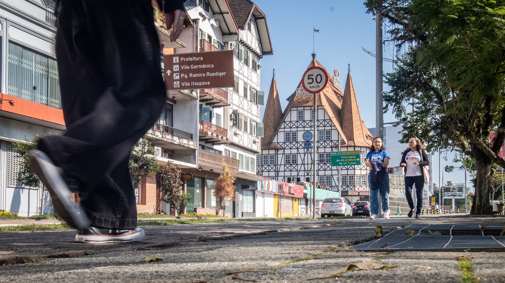 200 Jahre Deutschland in Brasilien: Blumenau in Brasilien, Passantinnen