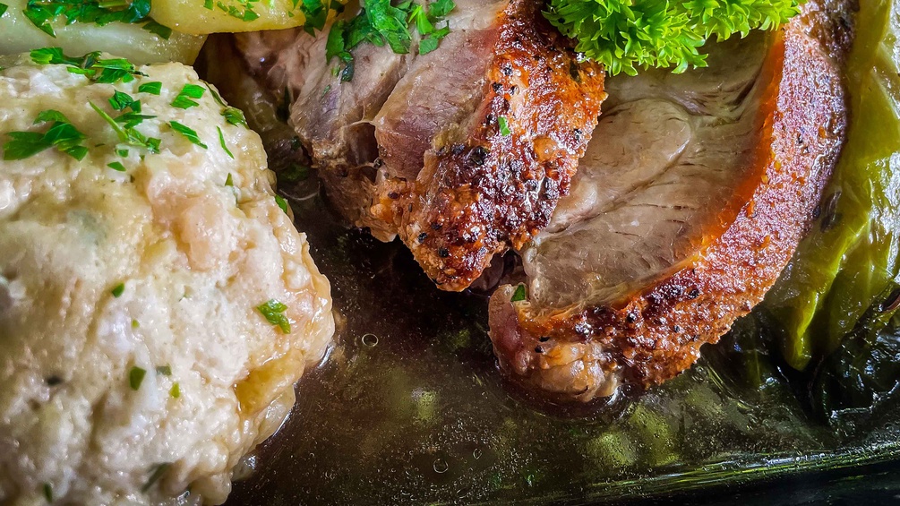 Knödel, Schweinsbraten und Stöckelkraut