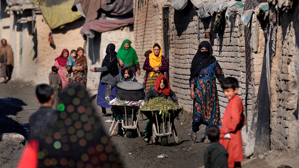 Frauen in einem Dorf in Afghanistan