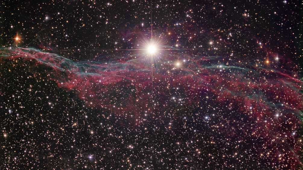 PICTUREDESK.COM/SCIENCE PHOTO LIBRARY/ROBERT GENDLER Cirrusnebel