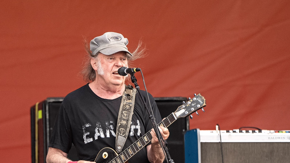 Neil Young, 2024