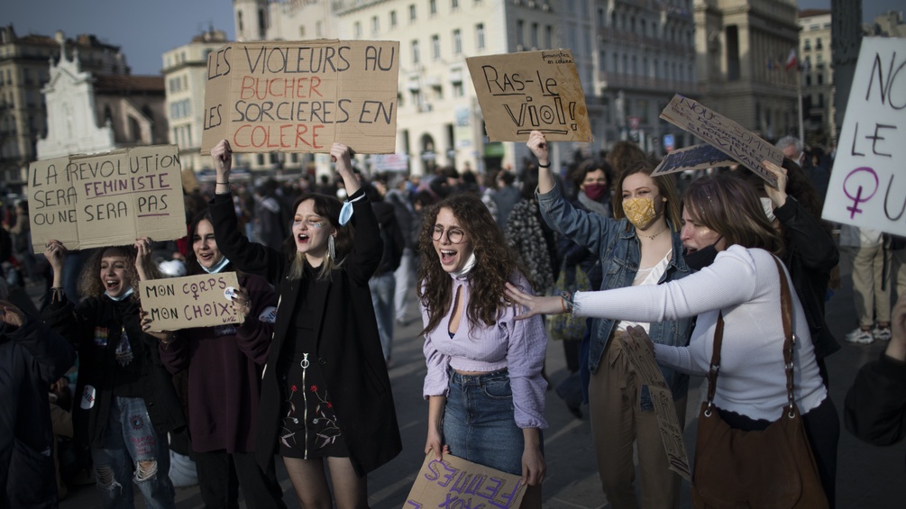 Frauen demonstrieren in Frankreich