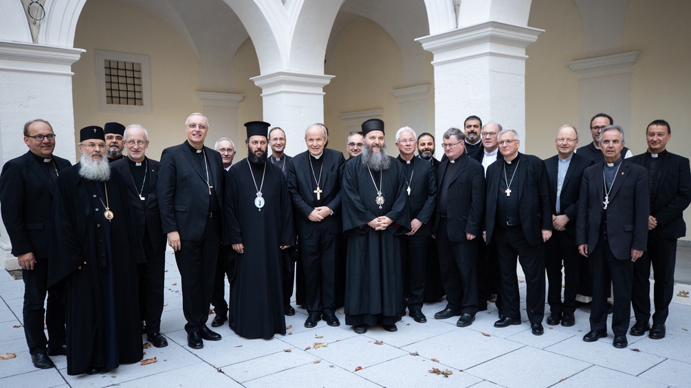 Eiin Gruppenfoto der katholischen und orthodoxen Bischofskonferenz in Wien