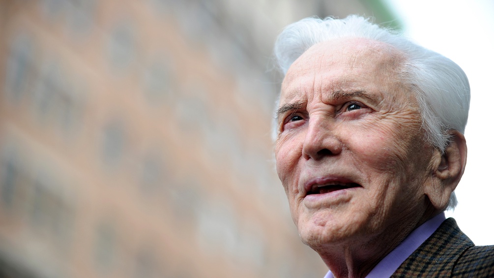 APA/AFP/GABRIEL BOUYS Kirk Douglas