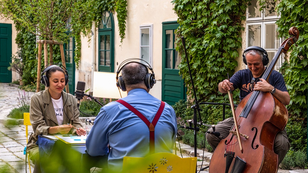 BELINDA SWOBODA Radioaufnahmen im Hof