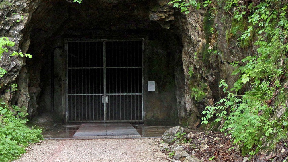 Der Zugangsbereich eines der Gedenkstollen des ehemahligen Konzentrationslager in Ebensee, eines der Nebenlager des KZ-Mauthausens.