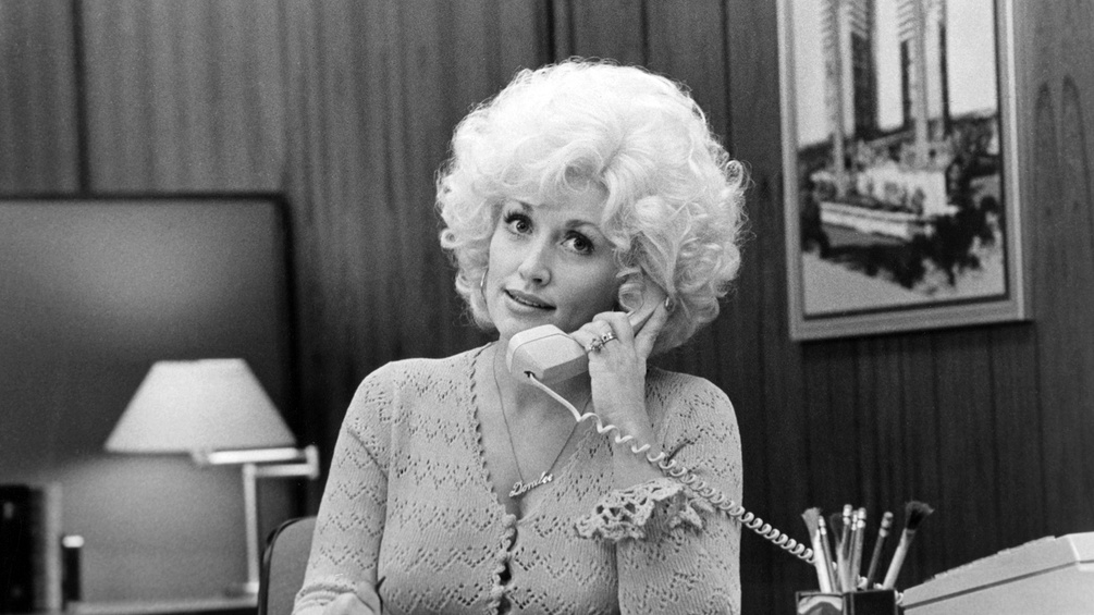 Dolly Parton in "Nine to five"