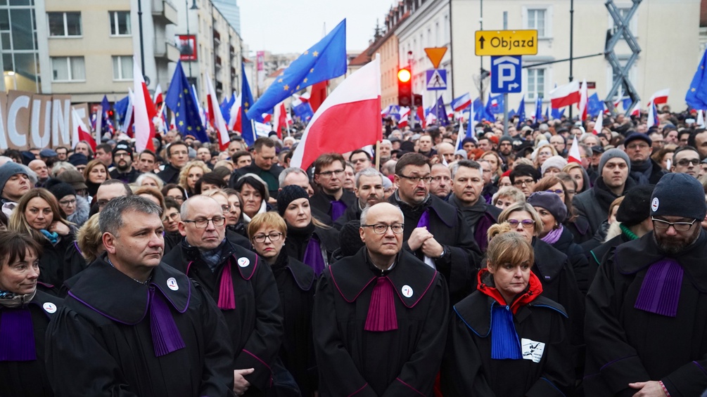 Polnische Richter demonstrieren gegen das neue Gesetz