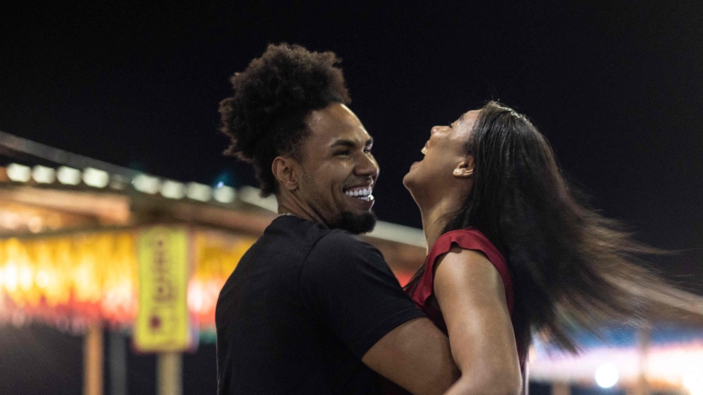 Ein Paar tanzt Forró