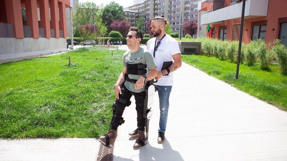 Stefan Berresgasse und Gernot Hafenscher: Exoskelett