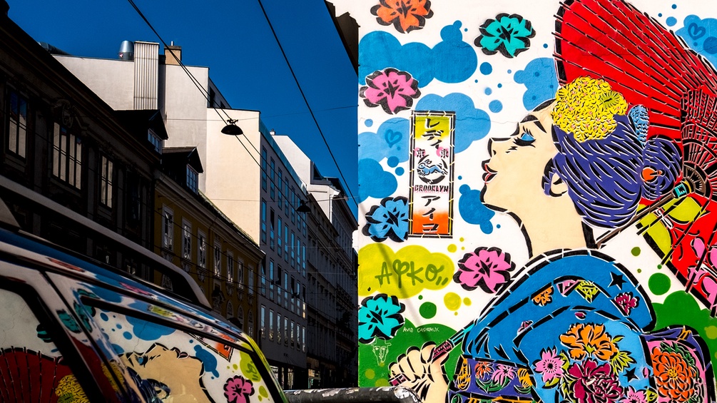 Japanisches Motiv auf einer Hauswand in Wien