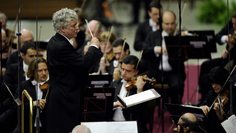 APA/AFP/FILIPPO MONTEFORTE Zoltan Kocsis dirigiert