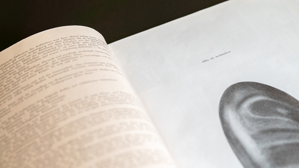 ORF/URSULA HUMMEL-BERGER Alles ist Architektur, aufgeblättertes Magazin