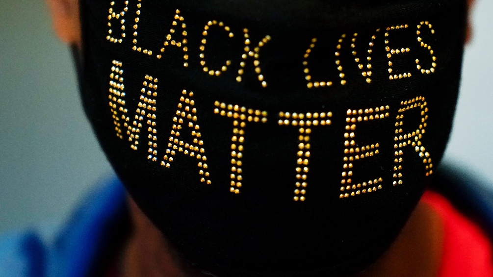 Black-Lives-Matter-Mundnasenmaske
