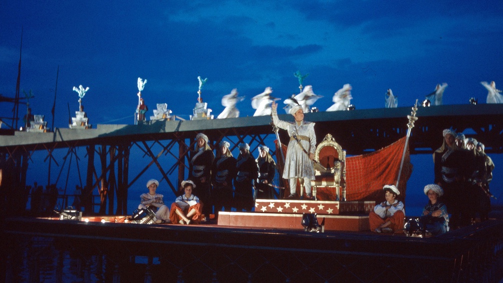 Szene aus der Operette "Tausendundeine Nacht" von Johann Strauss (Sohn) auf der Seebühne in Bregenz, Österreich 1950er Jahre