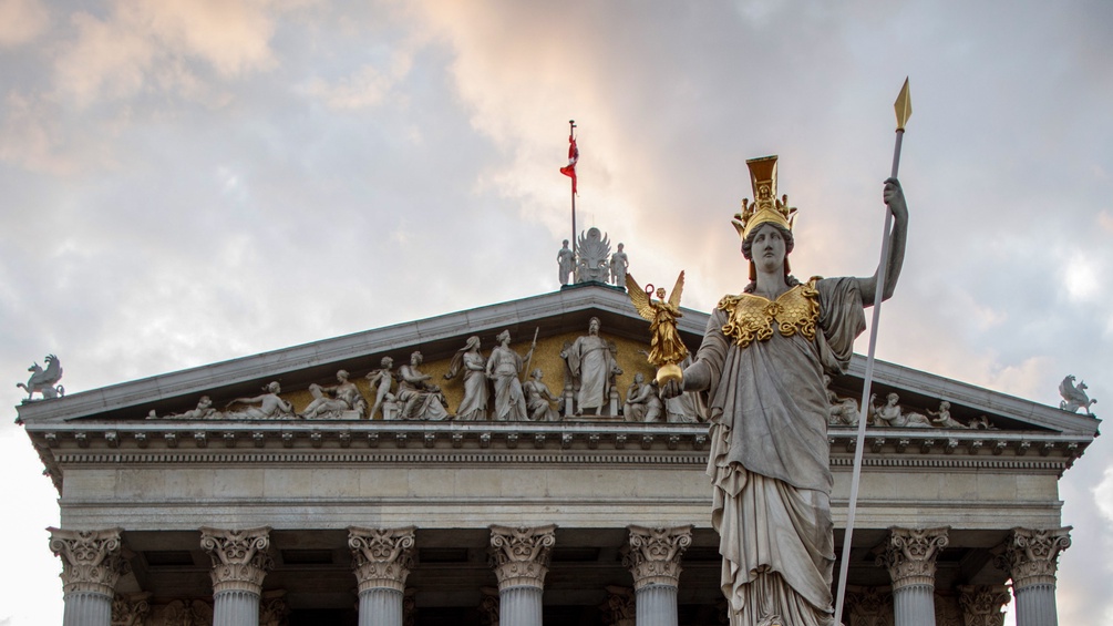 Parlamentsgebäude mit Pallas Athene