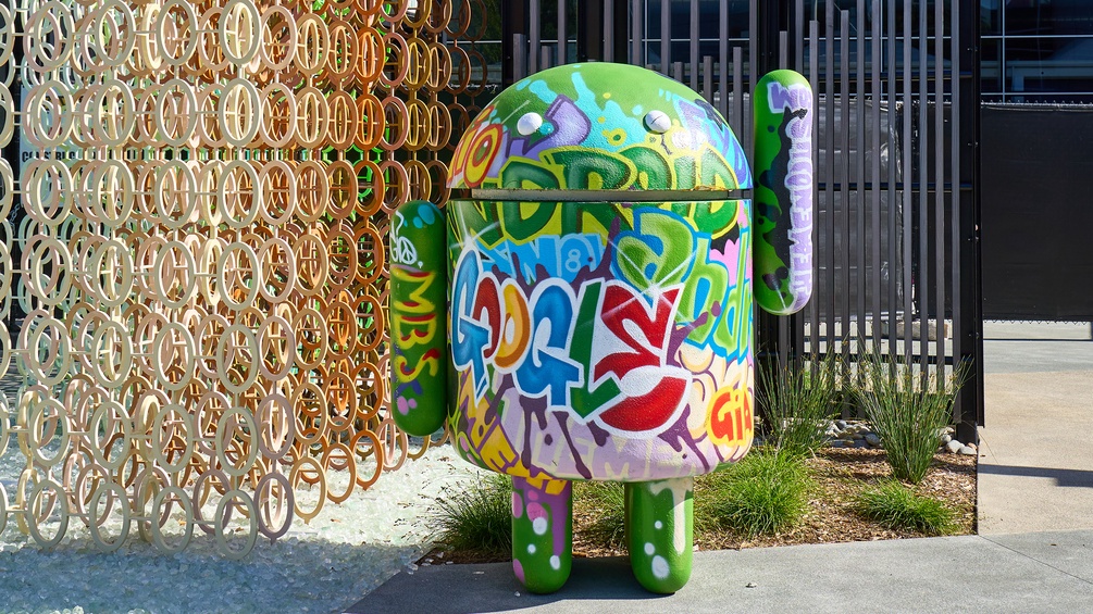 Bemalte Android-Figur auf dem Firmengelände von Google im Silicon Valley in den USA