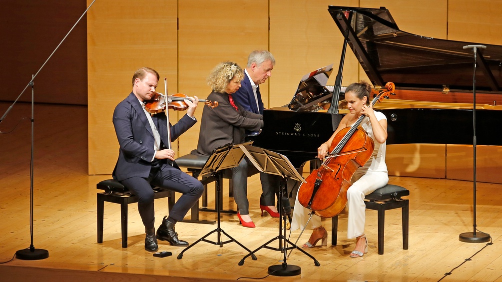 Yaara Tal & Andreas Groethuysen, Klavier; Niklas Liepe, Violine; Raphaela Gromes, Violoncello