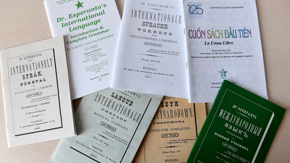 Unterschiedliche Lehrbücher für Universalsprache "Esperanto".