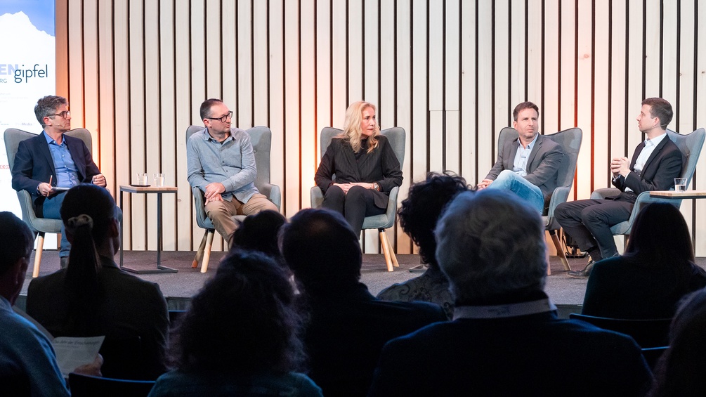 Diskussion beim Mediengipfel Lech: Markus Müller-Schinwald, Bernhard Odehnal, Susanne Glass, Tim Cupal und Ivo Munssen