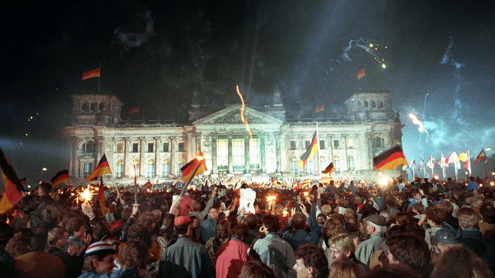 APA/DPA/JÖRG SCHMITT Einheitsfeier am Reichstag 3. Oktober 1990