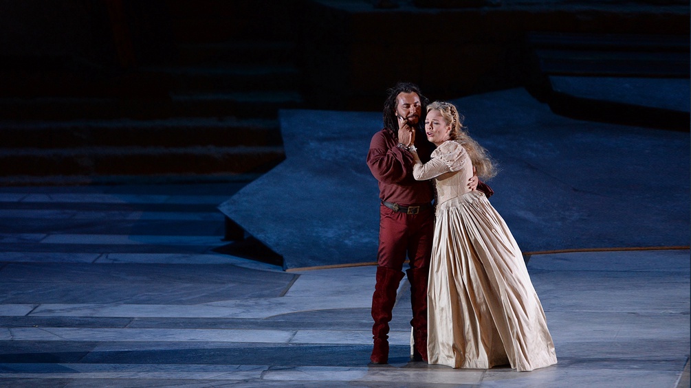 Zwei Schauspieler währrend der Proben für Otello