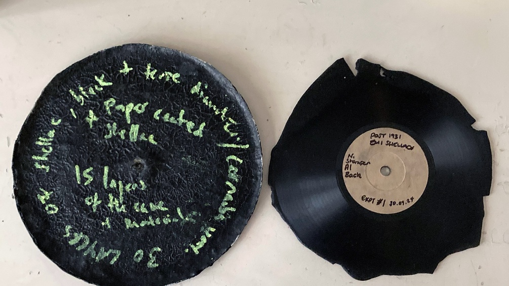Zwei Vinylplattenreste