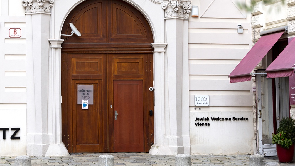 Eingangstür zum Jewish Welcome Service in Wien.