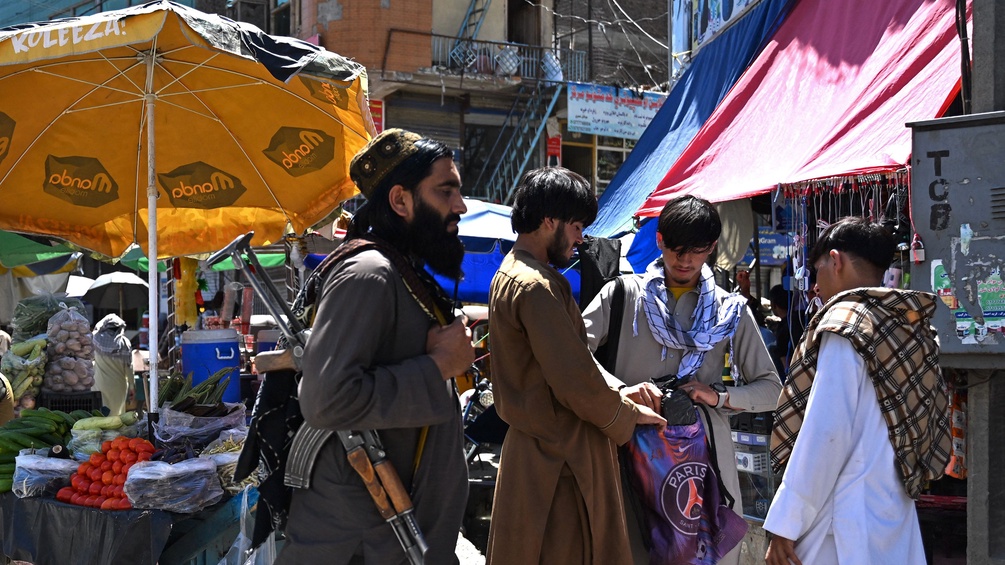 Bewaffnete Männer des Talibans in Asadabad