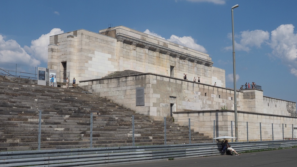 Feldtribüne entworfen von Architekt Albert Speer, Zeppelinfelder in Nürnberg