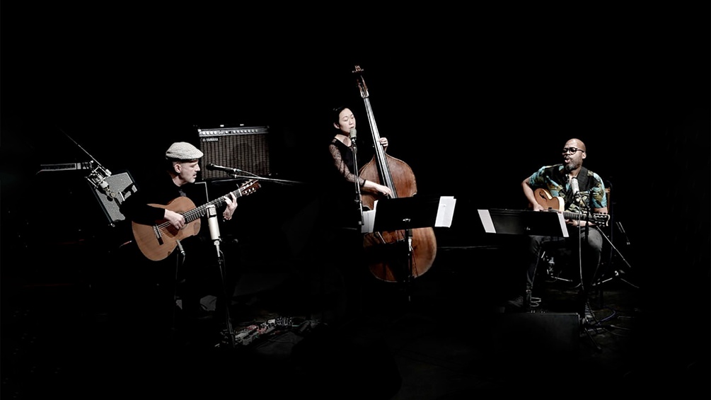 LAURA PFEIFER Wolfgang Muthspiel mit Lionel Loueke und Linda May Han Oh: Touch