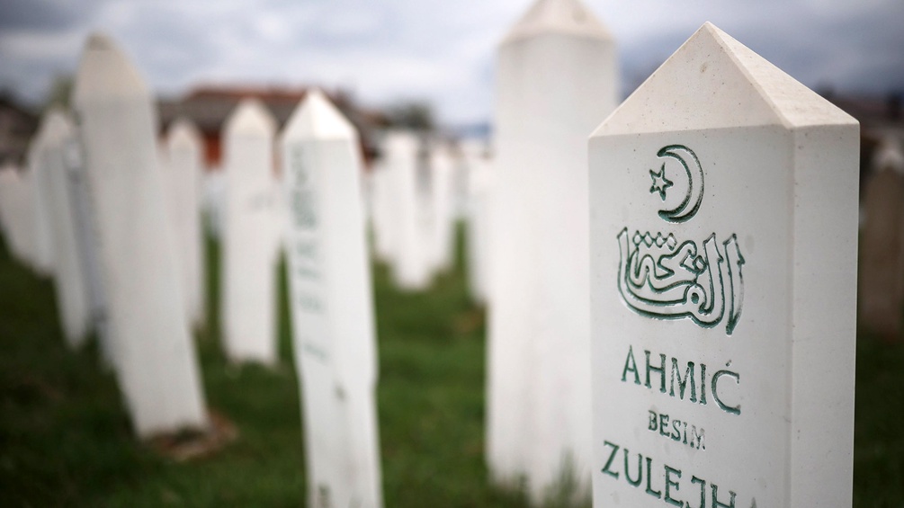 Grabsteine auf dem Friedhof von Ahmici