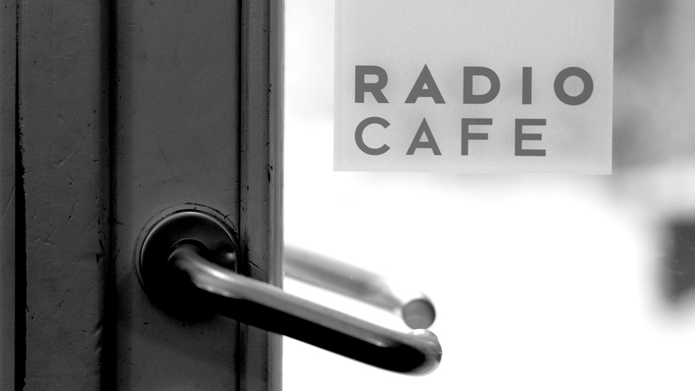 Türklinke mit Schild RadioCafe