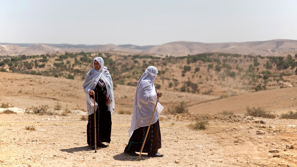 Zwei Beduininnen der Negev-Wüste
