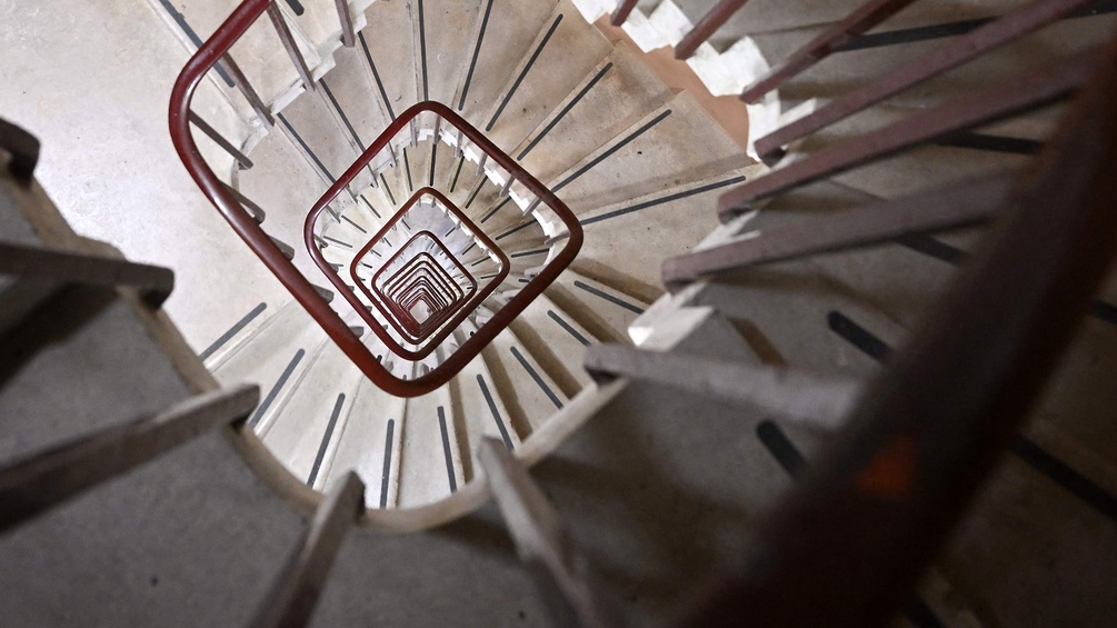 PICTUREDESK.COM/AFP/JUSTIN TALLIS Schneckenhauswirbeliges Stiegenhaus