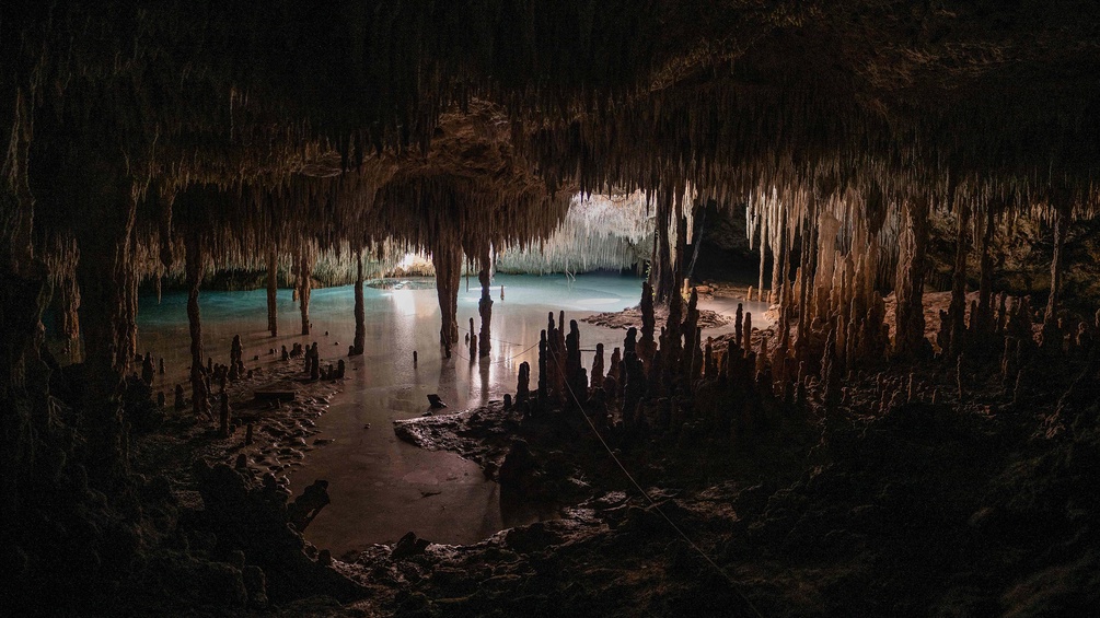 Cenote - Karsthöhle mit Grundwasserzugang auf der Halbinsel Yucatan
