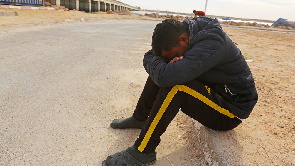 Ein Migrant an der tunesischen Grenze